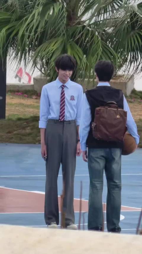 小杰是绷带。 王橹杰付彬言 我们的少年时代2 王橹杰 演技 男神在球场