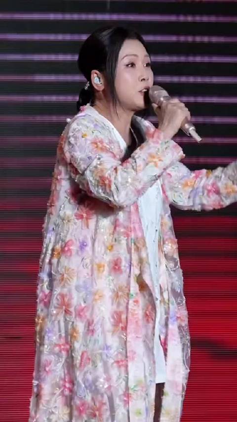 塞上榆林的晚风 + 田震的《铿锵玫瑰》= 这个夏夜最燃的打开方式
