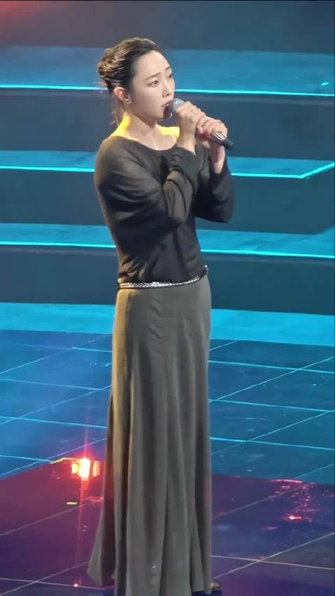 白百何黄轩。好听的音乐总是触动人的心灵