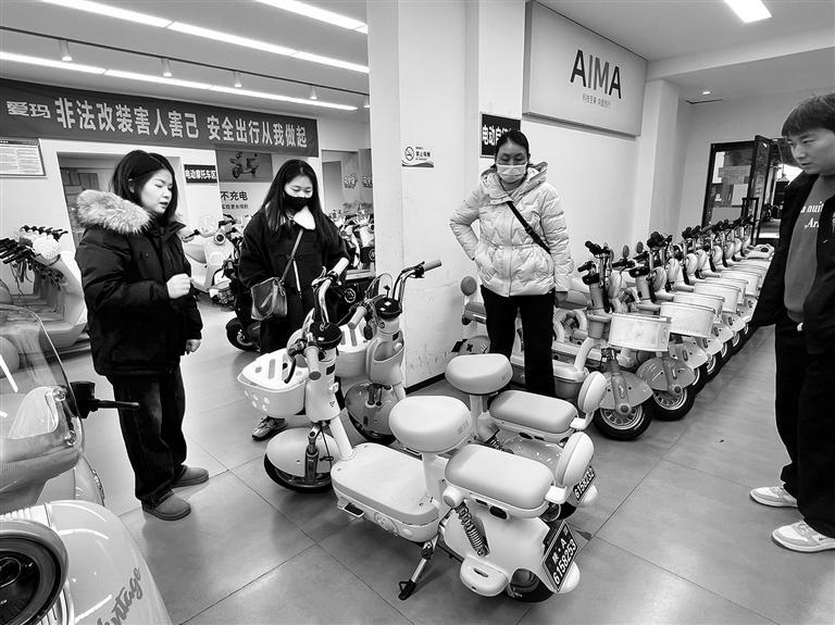 旧国标电动自行车变身“二手车”热销
