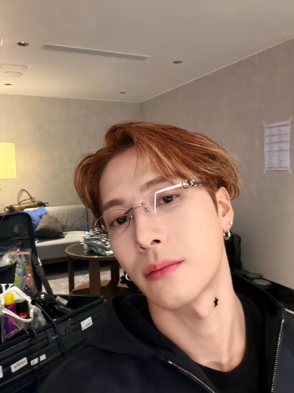 王嘉尔32岁生日快乐