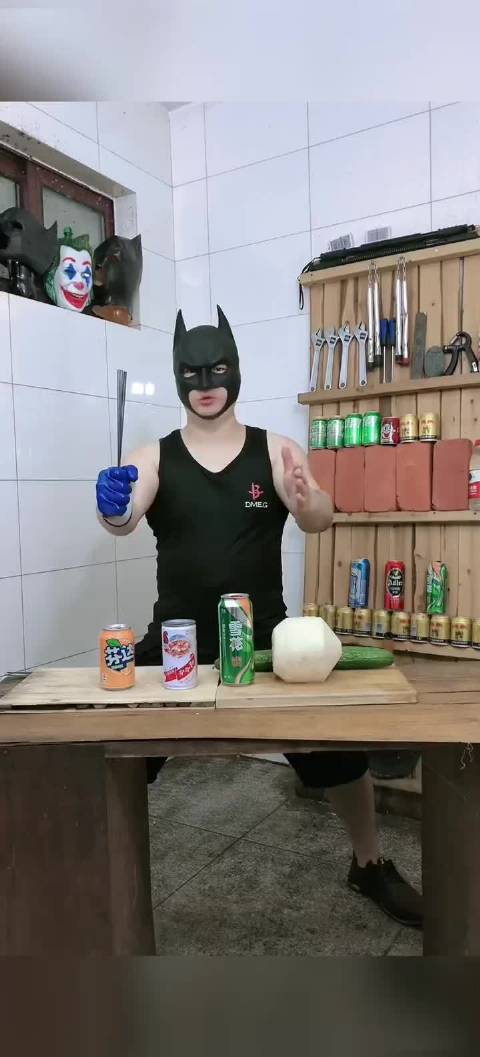 蝙蝠侠的功夫力量都是绝活，专业动作请勿模仿仅供娱乐