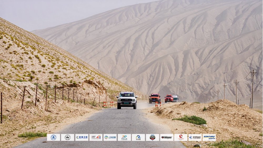 2025中国·叶城新藏公路汽车集结赛暨4+1新藏公路汽车拉力赛，虎建中夺