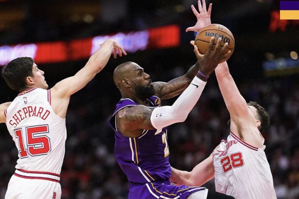 又一个霍华德！生涯前7年一直把自己当腕，现在洗心革面助飞湖人