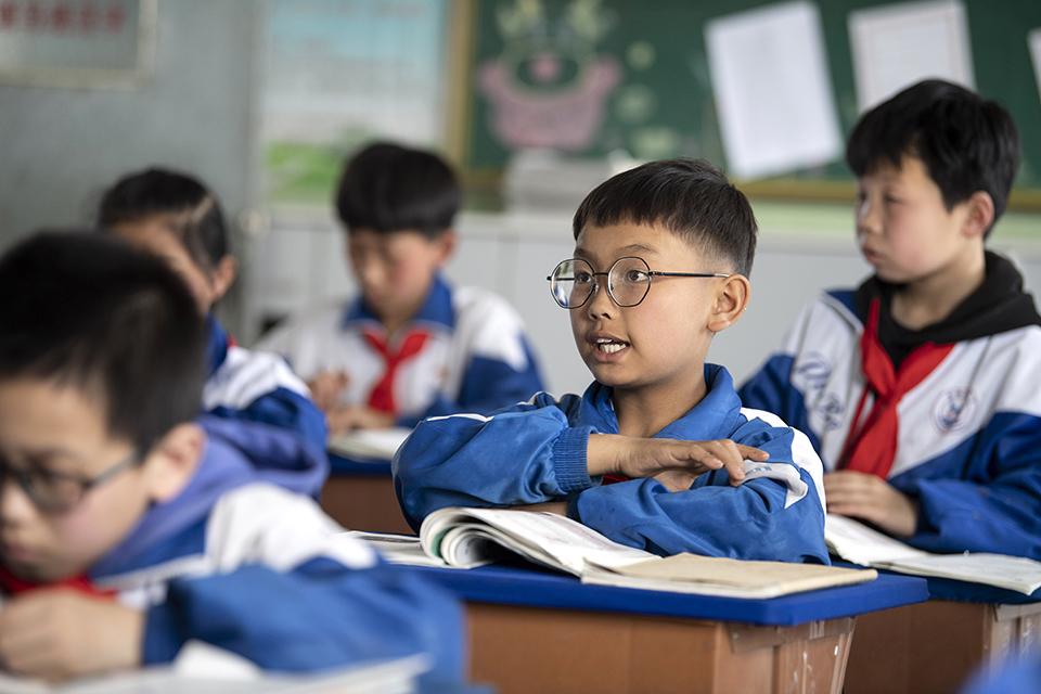 快评丨小学分11类统计学生家庭背景?别让学校违背“有教无类”的古训休闲区蓝鸢梦想 - Www.slyday.coM 快评丨小学分11类统计学生家庭背景?别让学校违背“有教无类”的古训休闲区蓝鸢梦想 - Www.slyday.coM