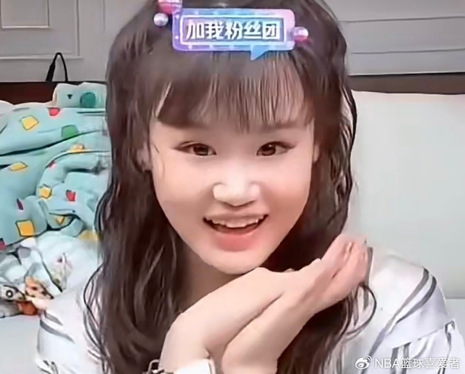 奥运冠军空降直播间，全红婵力挺张家齐退役首秀背后，跳水“姐妹花”的情谊与直播生态如何互相成就？