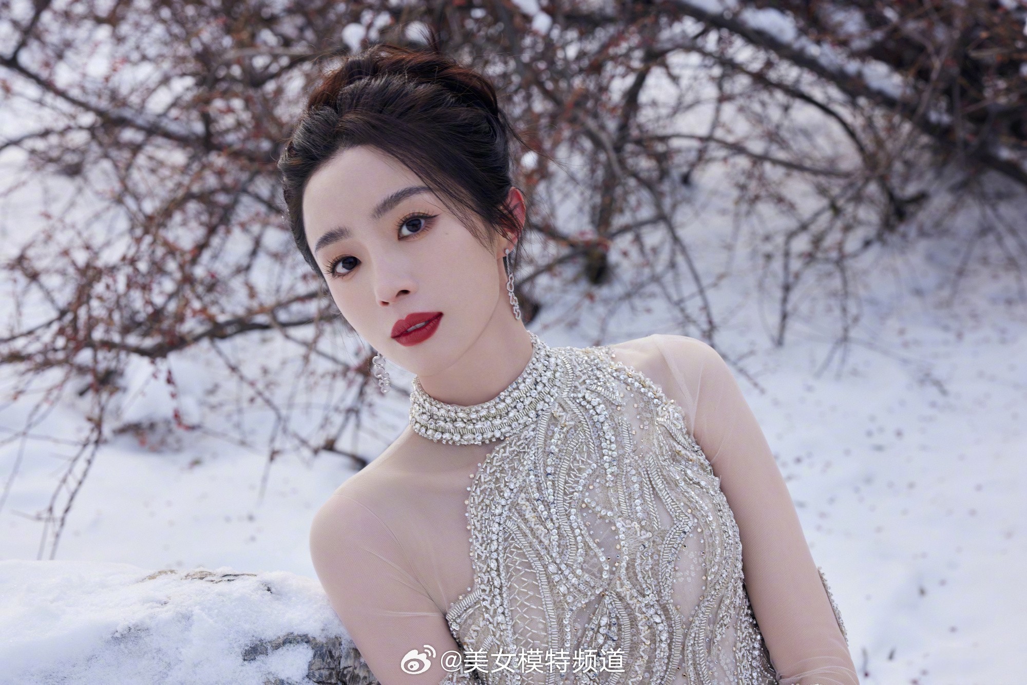 胡冰卿雪地银妆优雅迷人