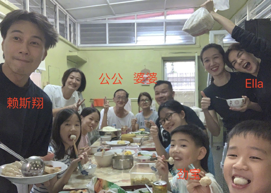 Ella回马来西亚过春节，公公婆婆家曝光，客厅四面白墙装修普通|马来西亚|婆婆|公公_新浪新闻