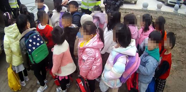 “黑校车”超员133.3%!司机被刑拘,罚2万多!|守法知礼平安行休闲区蓝鸢梦想 - Www.slyday.coM “黑校车”超员133.3%!司机被刑拘,罚2万多!|守法知礼平安行休闲区蓝鸢梦想 - Www.slyday.coM