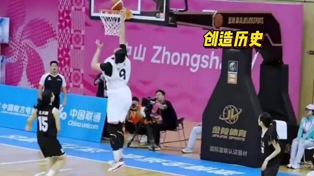 创造历史！2米26张子宇全运会单手劈扣，成中国女篮首次实战扣篮