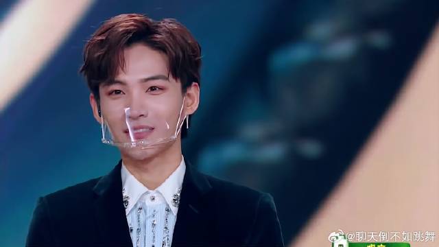 李鑫一舞台迎来反选，跟自己心走，还是选择离开