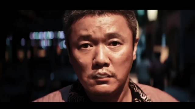 肖央：先封烟，再干拉，最后飞踢
