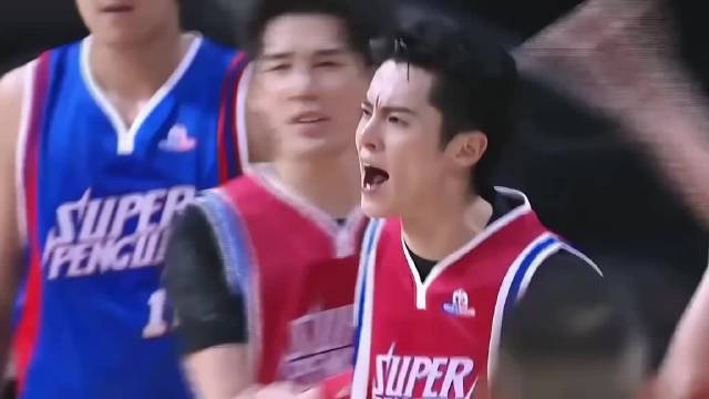 情绪稳定是重要的 打篮球老王哥是专业的