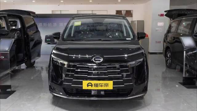 传祺E8 PHEV 2025款 二排零重力座椅+灵活七座布局,家用值得一看