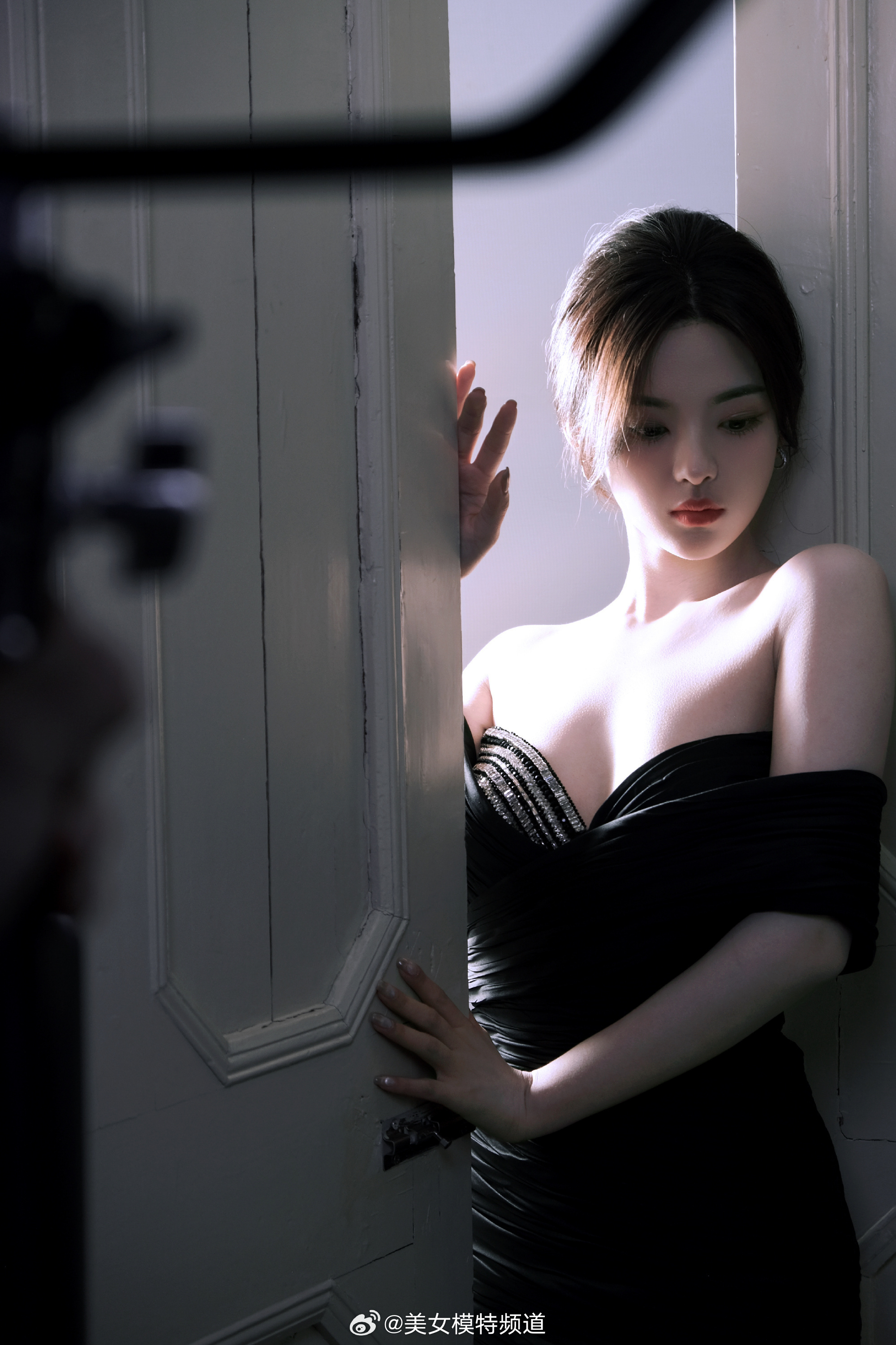 杨超越黑色鱼尾礼裙