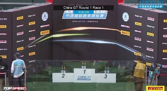 恭喜85号车组获得第一回合正赛GT3 AM组别冠军！