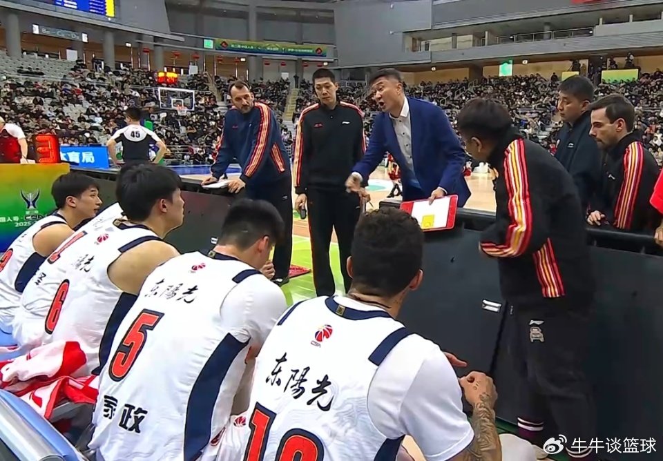 杜锋：比赛输了比较可惜，外援是否调整将等麦考尔回归磨合再看