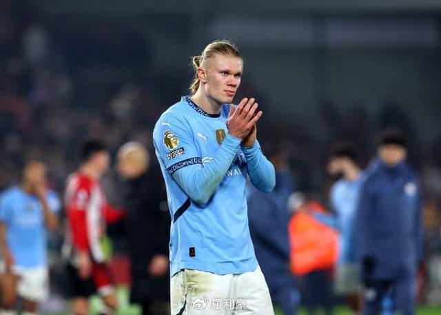 曼市德比1-0！曼城十人险胜曼联，福登红牌哈兰德绝杀