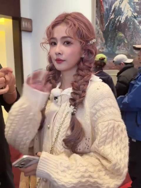 白鹿卷毛麻花辫洋娃娃造型