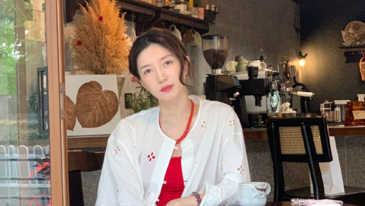 江疏影日常随拍，松弛慵懒，解锁成熟女性随性魅力