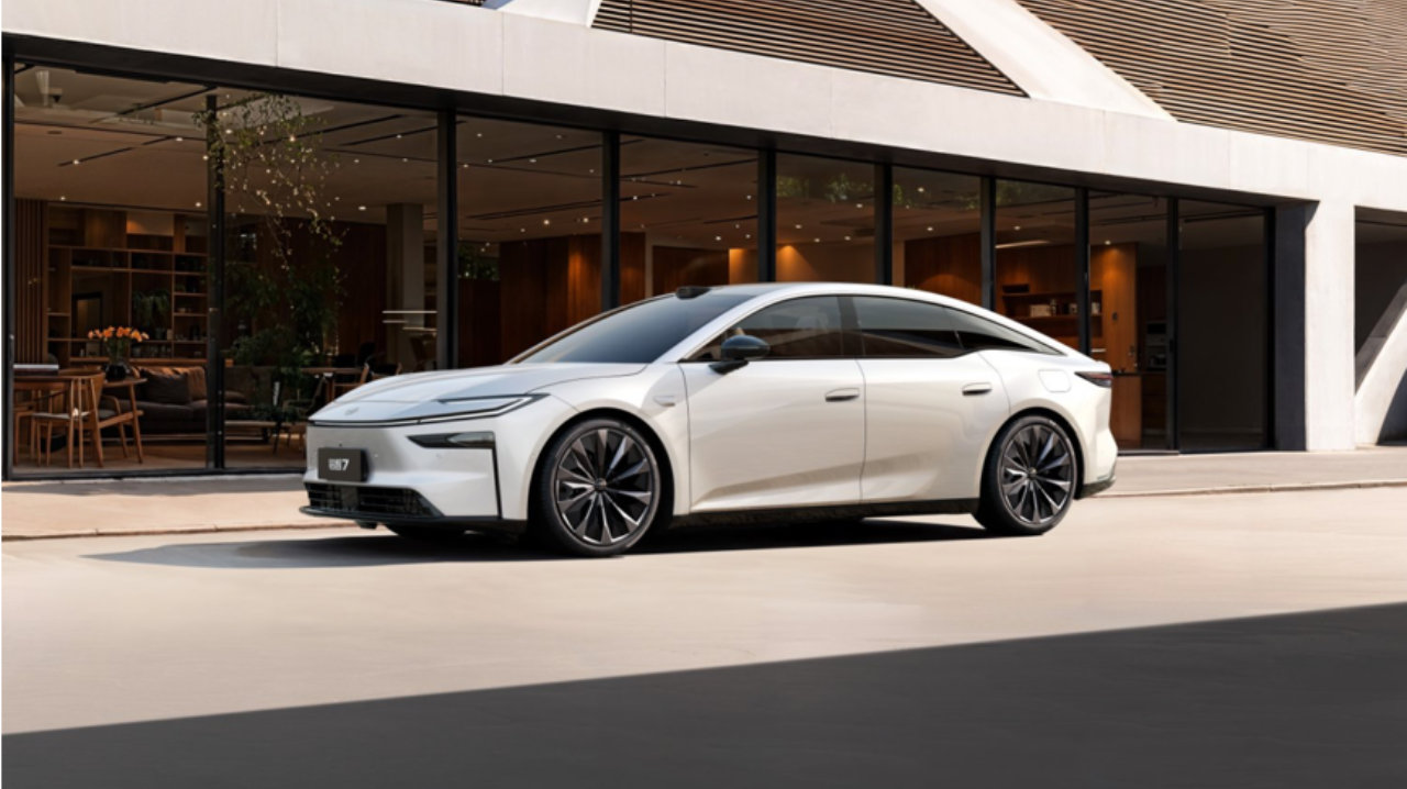 华为加持，20万级日系纯电轿车，广汽丰田铂智7到店，值得买吗？