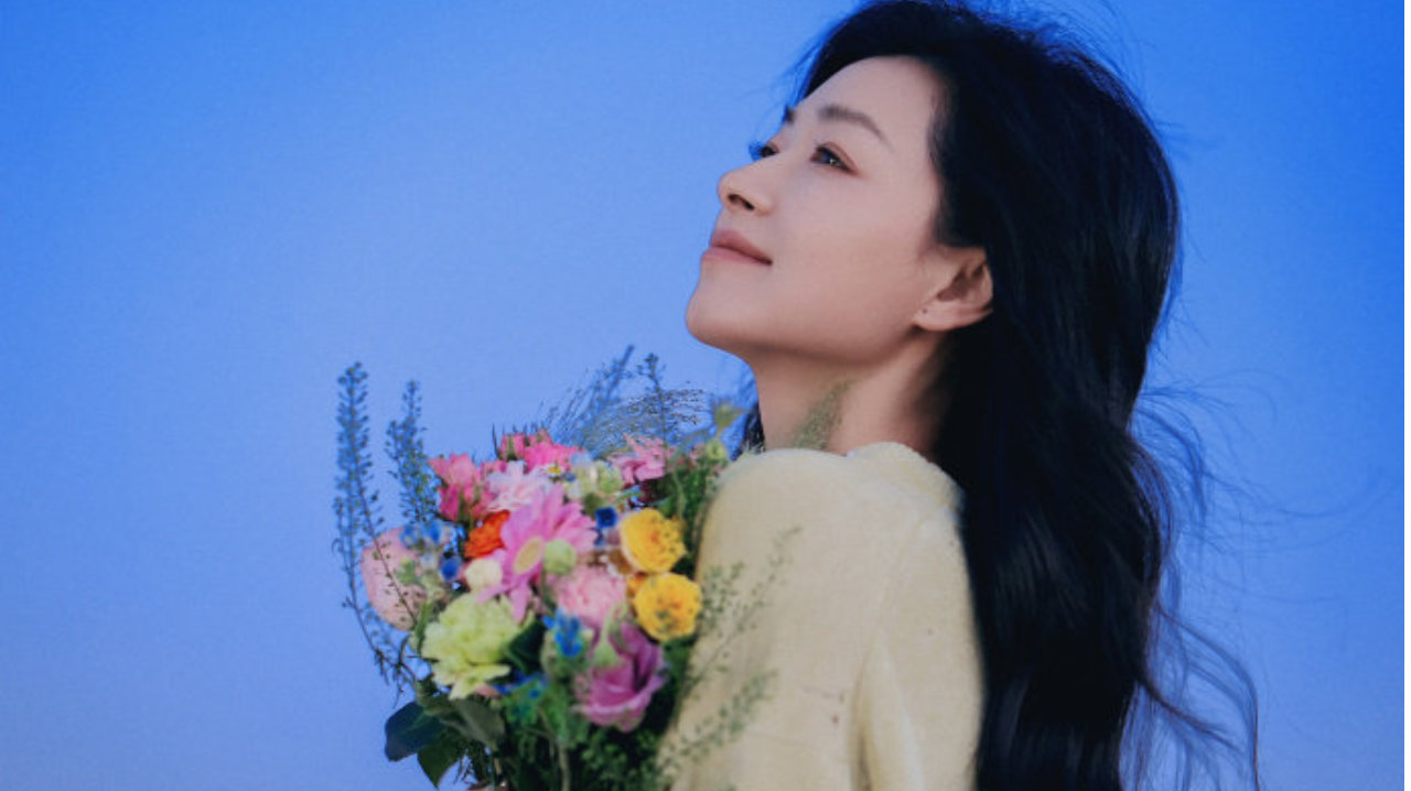 万茜的黄昏花束，把温柔揉成了能摸得到的光
