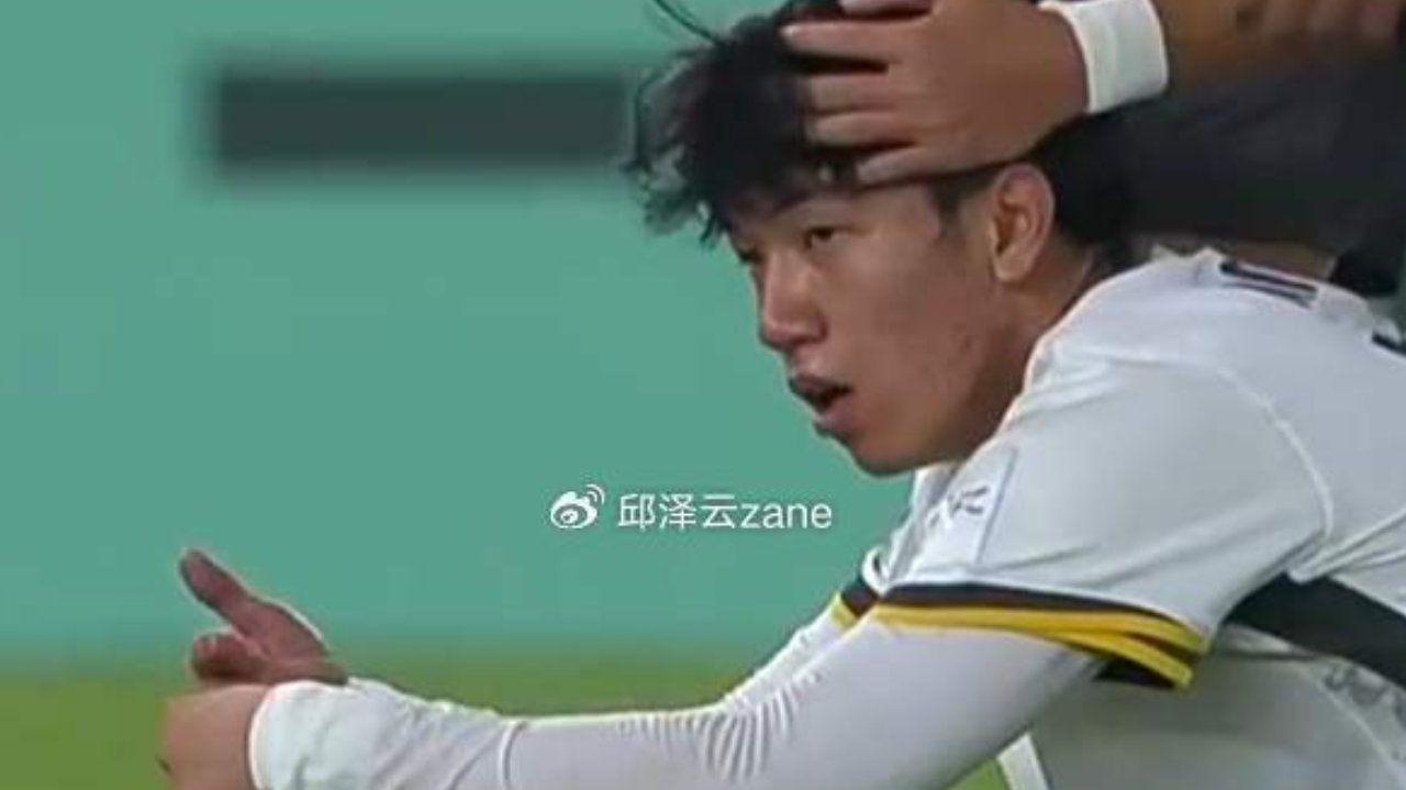 感人！王博豪今晚5镜头太拼了：不愧U23国足唯一留洋球员
