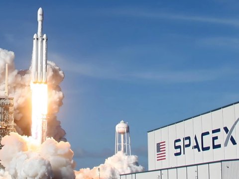 SpaceX目标6月挂牌上市 马斯克将成为历史上第一位万亿美元富豪 正观新闻