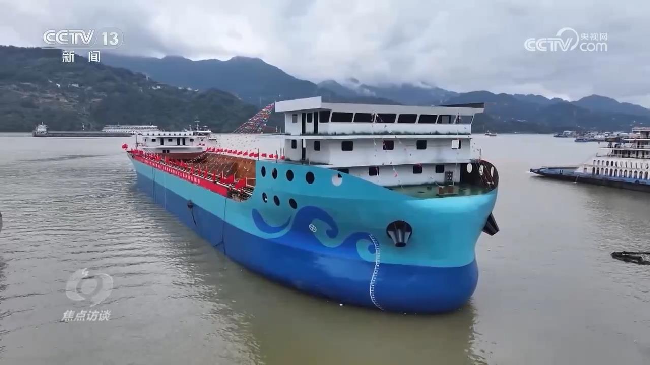 焦点访谈｜像电车一样换电池 新能源船舶“电”亮黄金水道