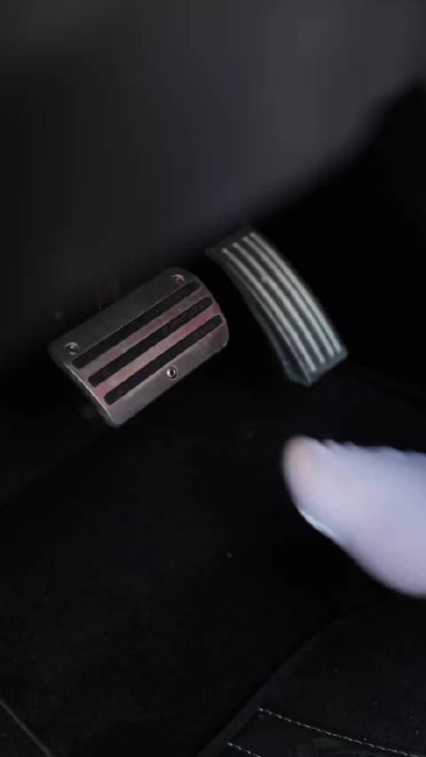 2024 莲花跑车 Emeira 2.0T 四缸 400P