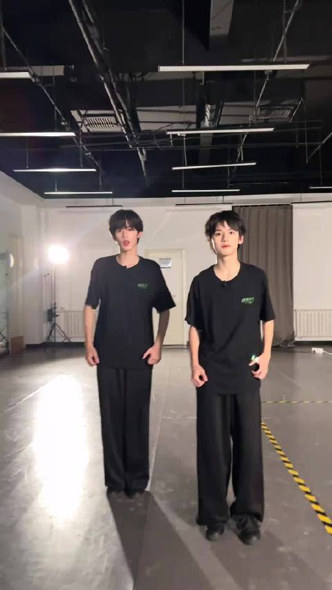 心动是——4️⃣是你赶来赴约 初次的见面官俊臣、杨涵博