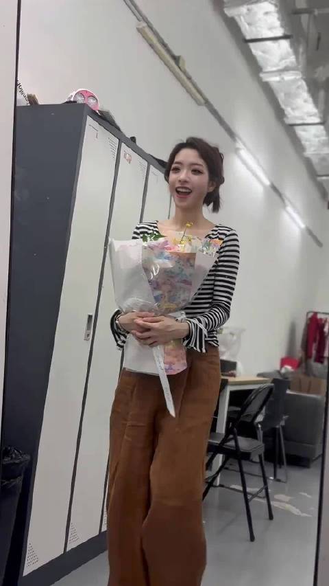 “花的盛开与枯萎 其实都有声音”