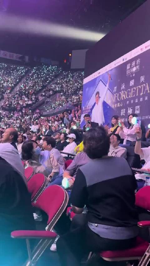 这是什么神仙位置啊啊～～现场追星 我摸到华仔的手啦！刘德华李克勤袁咏仪张智霖 陈小春拉姑 地藏王陈宝辕，苗侨伟