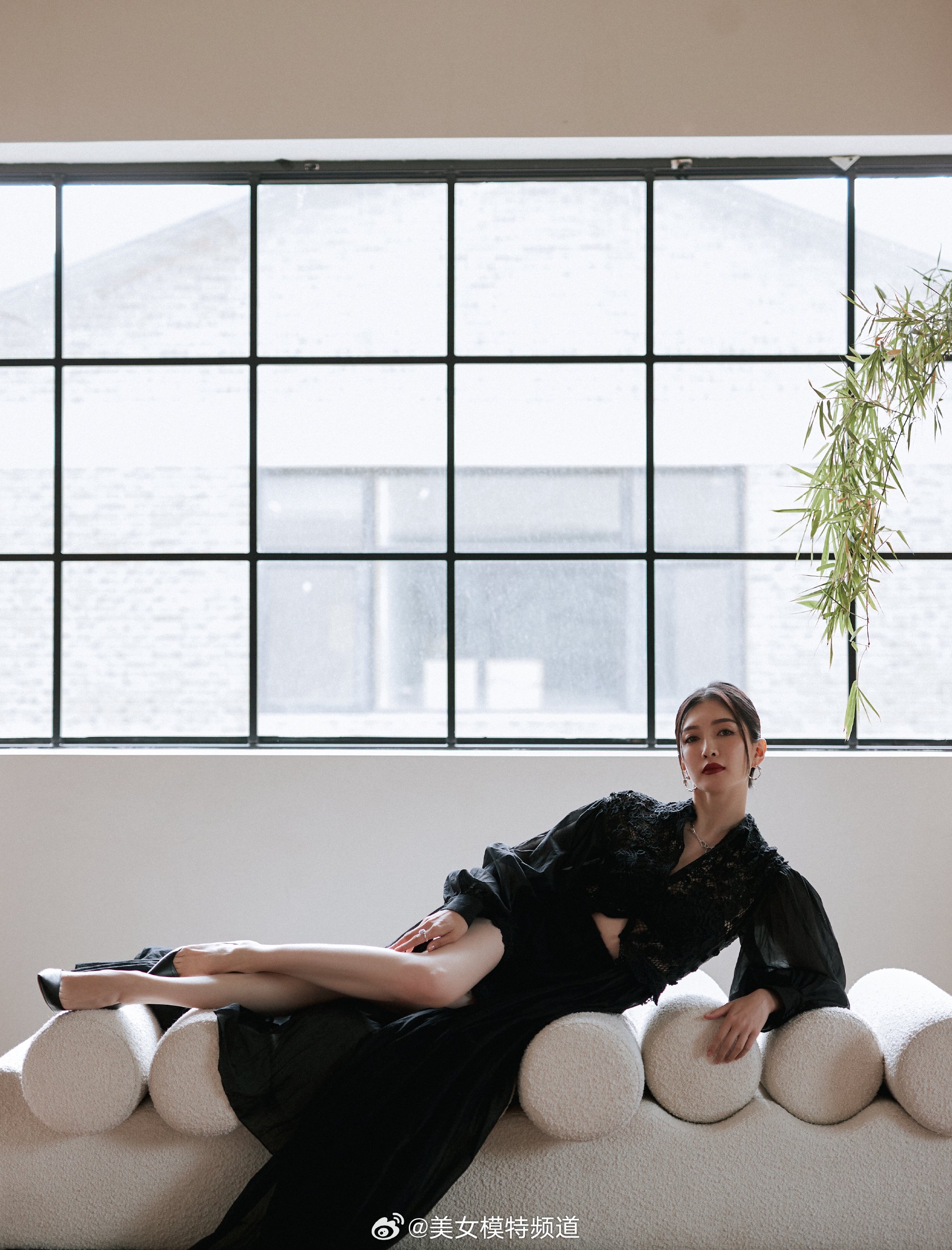 江疏影曜黑灵韵性感蕾丝长裙