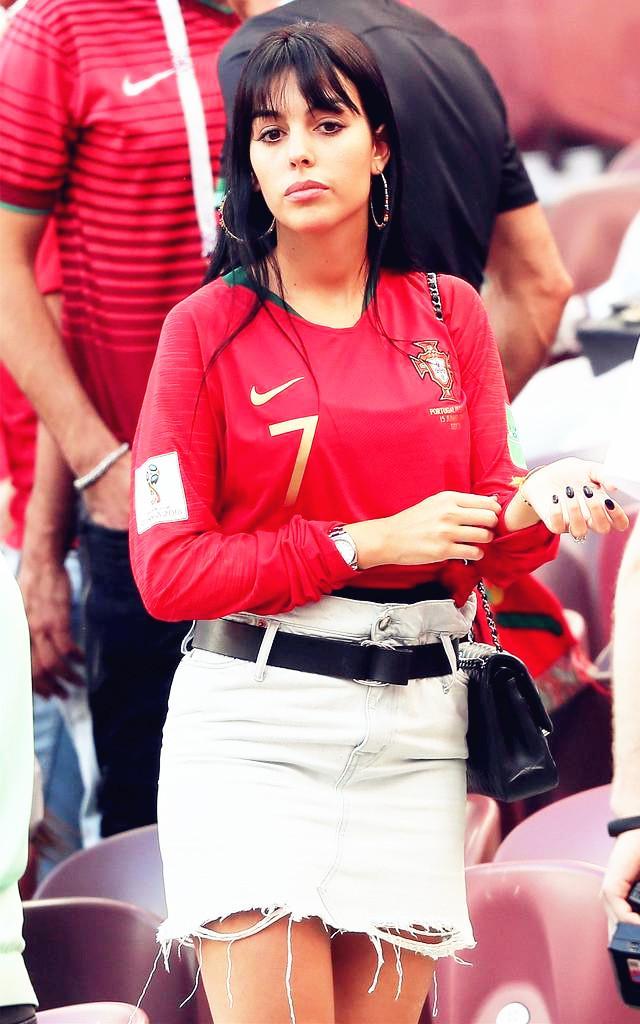 C罗妻子现身世界杯,穿绿色衬衫配600万钻戒,卡塔尔王妃亲自接见休闲区蓝鸢梦想 - Www.slyday.coM C罗妻子现身世界杯,穿绿色衬衫配600万钻戒,卡塔尔王妃亲自接见休闲区蓝鸢梦想 - Www.slyday.coM