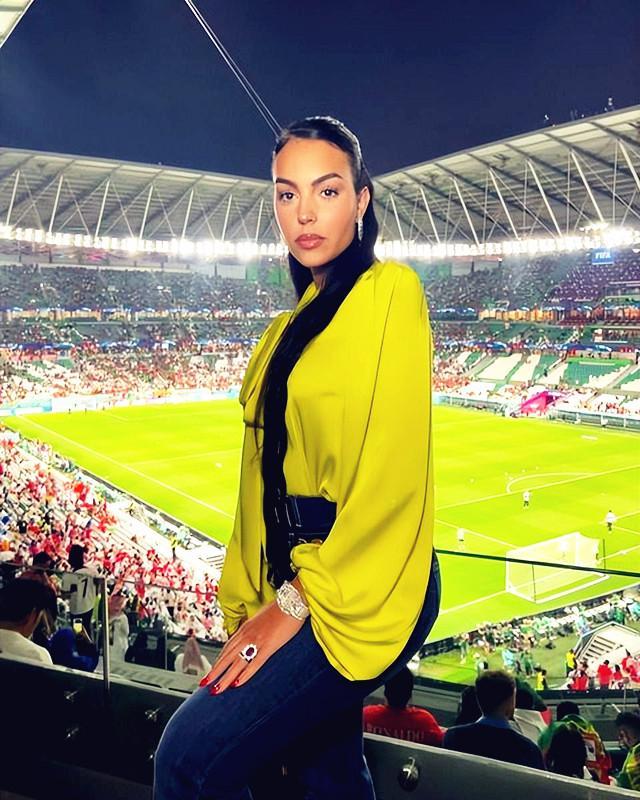 C罗妻子现身世界杯,穿绿色衬衫配600万钻戒,卡塔尔王妃亲自接见休闲区蓝鸢梦想 - Www.slyday.coM C罗妻子现身世界杯,穿绿色衬衫配600万钻戒,卡塔尔王妃亲自接见休闲区蓝鸢梦想 - Www.slyday.coM