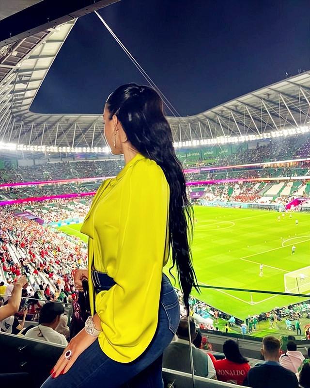 C罗妻子现身世界杯,穿绿色衬衫配600万钻戒,卡塔尔王妃亲自接见休闲区蓝鸢梦想 - Www.slyday.coM C罗妻子现身世界杯,穿绿色衬衫配600万钻戒,卡塔尔王妃亲自接见休闲区蓝鸢梦想 - Www.slyday.coM