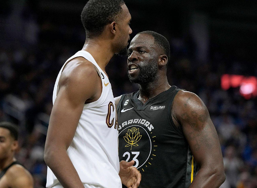 勇士轮换阵容的化学反应与战术适配性