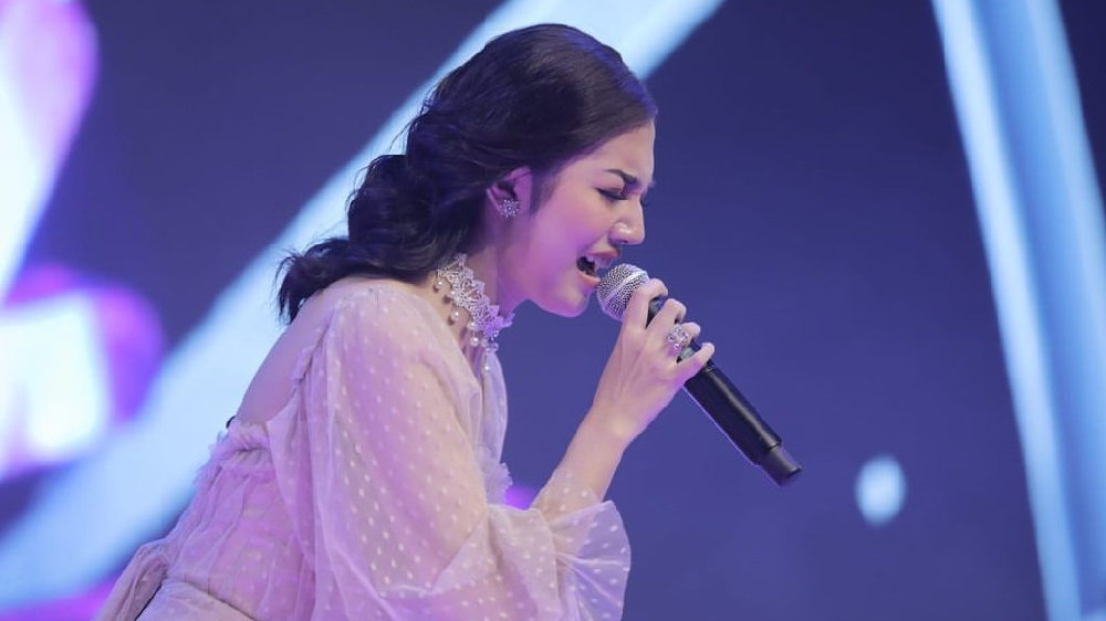 23岁印尼女歌手梅莉萨突传死讯，双胞胎姐姐在三年多前去世