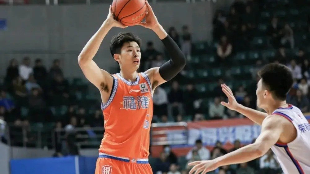 广东报价邹阳被拒，辽宁开启重建，闵鹿蕾重回北控，林葳赴美特训