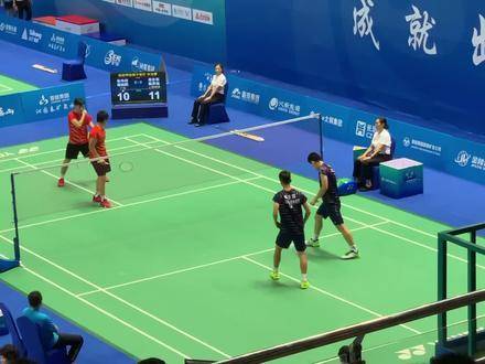 昔日搭档梁伟铿闪耀世锦赛舞台，全力冲击荣耀时刻！