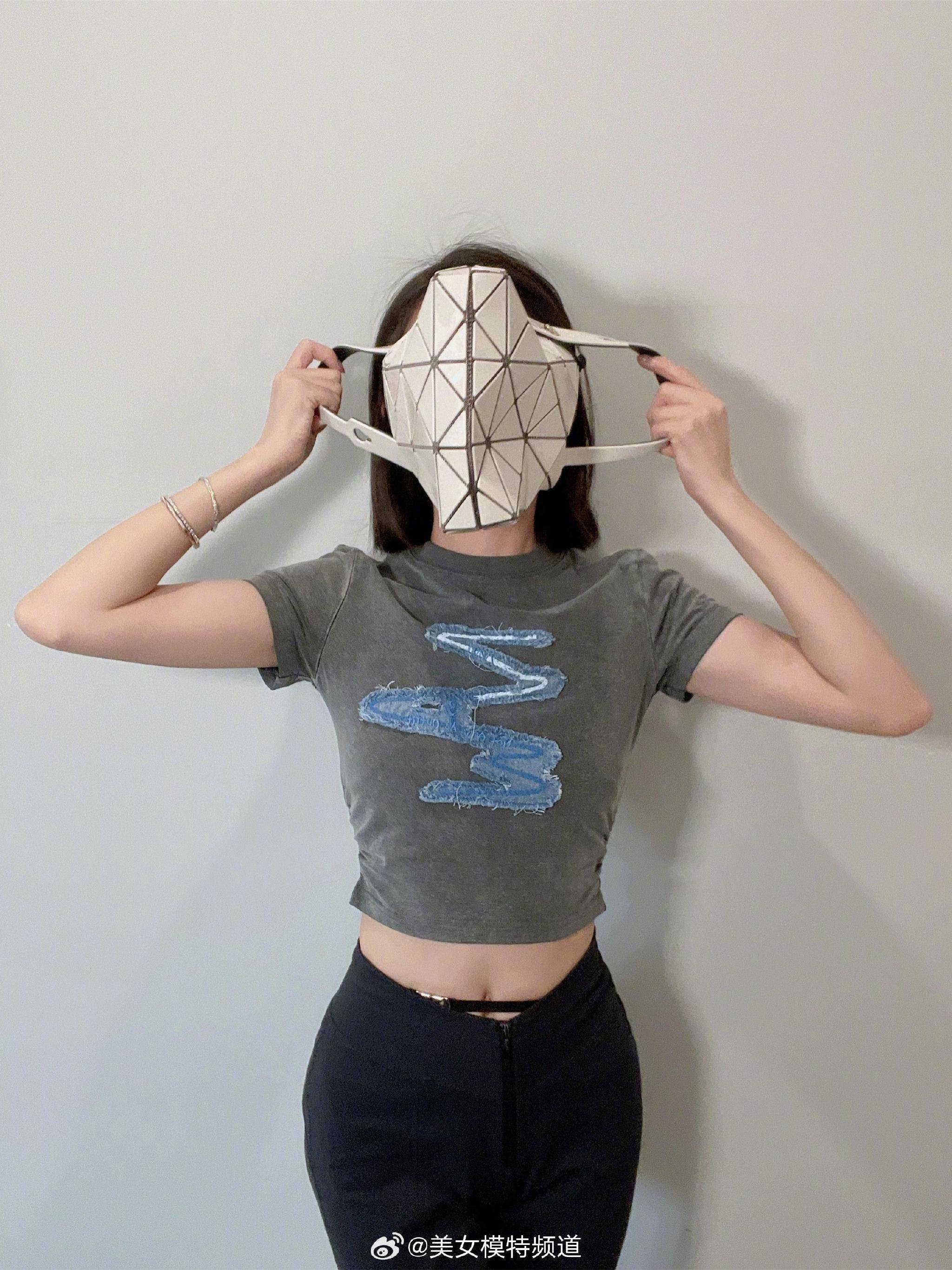 陈钰琪甜美穿搭