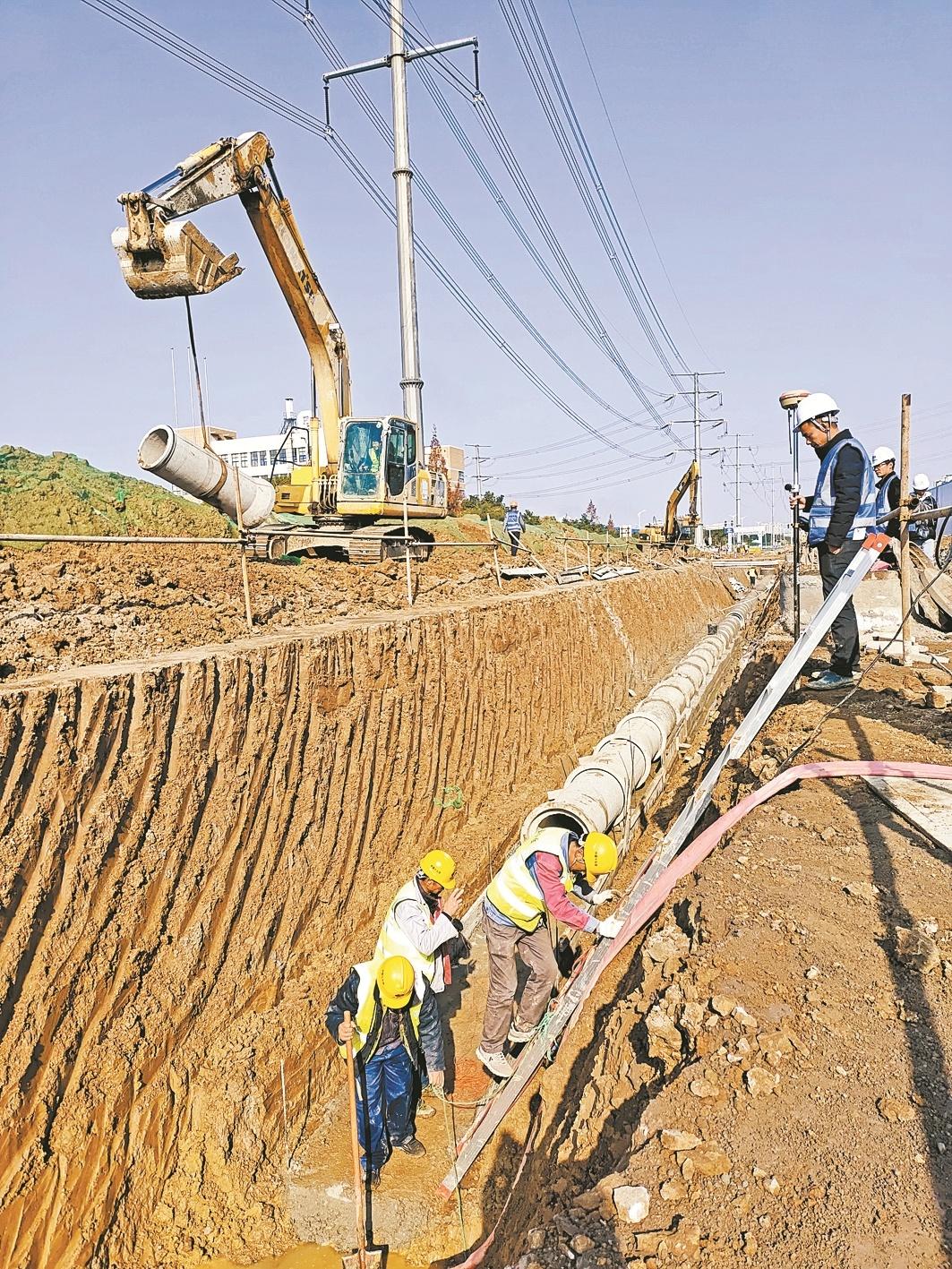 红旗南路(东湖路—明珠路)改造工程加快推进|污水|污水管|快车道|施工|摊铺_新浪新闻