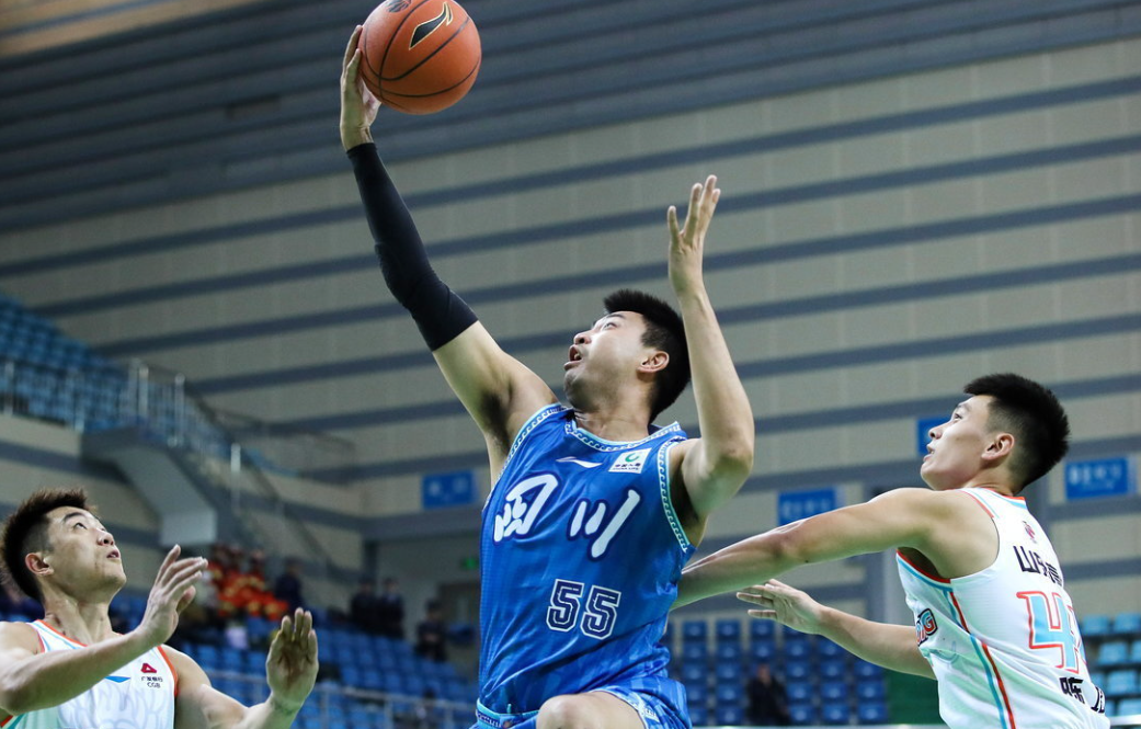 浙江广厦完成重要补强！王博签回2米06防守硬汉，胡金秋迎来好帮手？