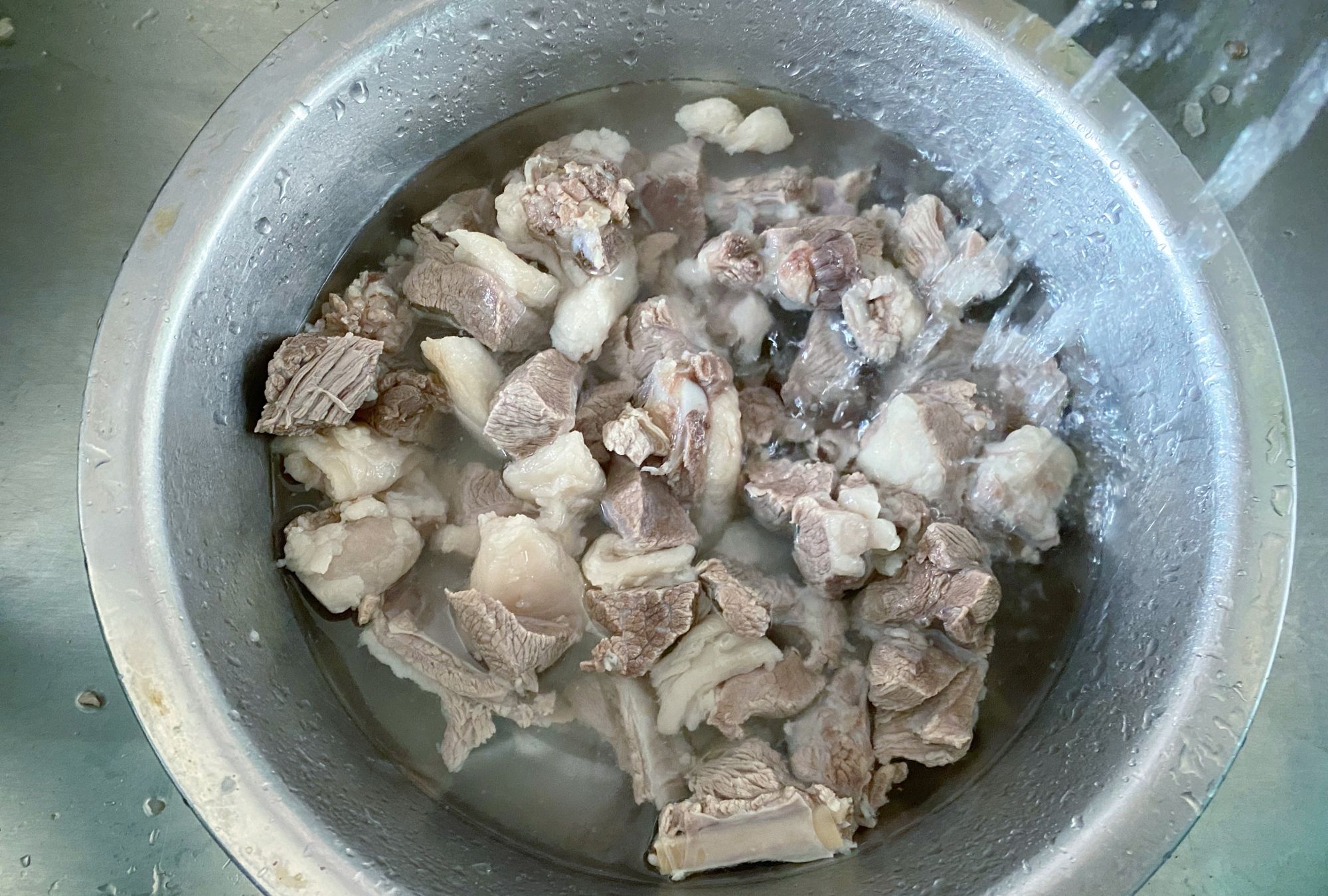 清炖羊肉汤的家常做法汤鲜味浓没有膻味羊肉软烂营养高