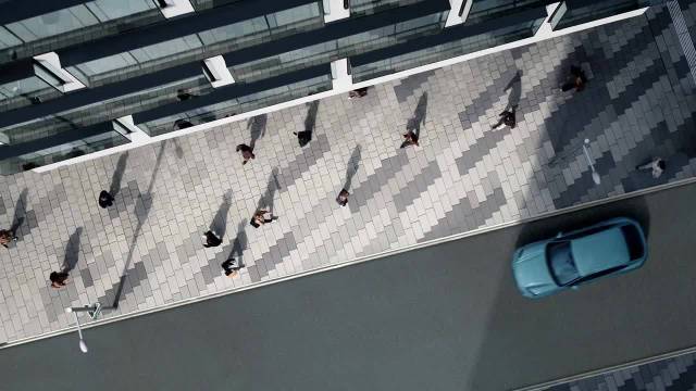 谷爱凌为保时捷拍摄广告大片