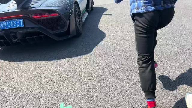 上海F1场外惊现奔驰AMG ONE！真的太顶级了！手都在抖！合法上路的F1赛车！