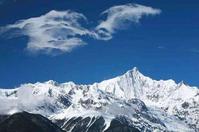 梅里雪山又称太子雪山是藏区八大神山之一