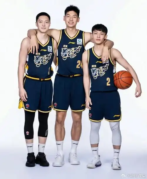 3人驰援，杜锋官宣，2后卫+1前锋，1400万或白费，朱芳雨背锅