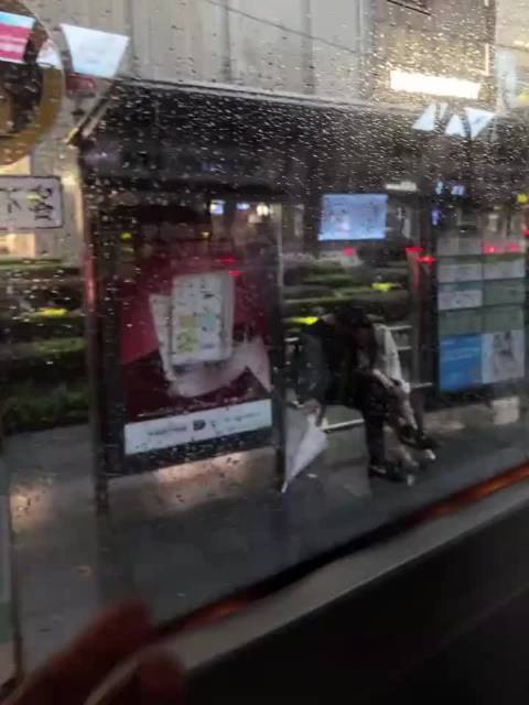 就别抱紧我 别安慰我